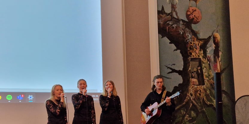 Elever fra Trondheim Katedralskole åpnet årsmøtet med kulturelt innslag.