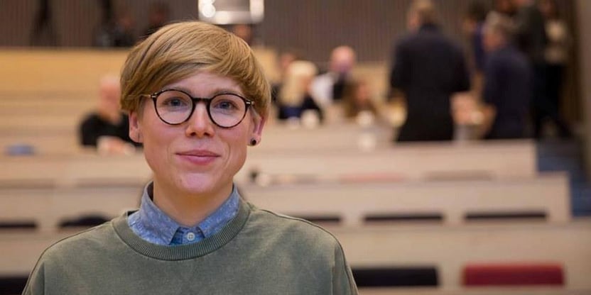 Elise Farstad Djupedal i forelesningssal. FOTO.