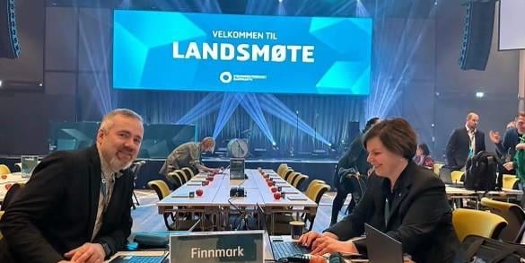 Fylkesledelsen i Utdanningsforbundet Finnmark på dag 1 av Landsmøtet 2023
Fra venstre Leif Pedersen - Fylkesnestleder og Sissel Breie Henriksen - Fylkesleder