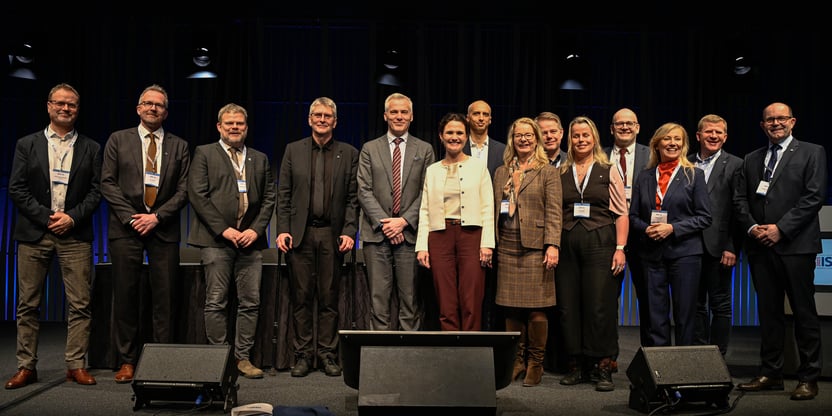 Gruppebilde av Nordiska Lärarorganisationers Samråd og de nordiske utdanningsministrene på Island mars 2025