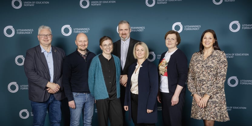 Offisielt bilde av landsmøte delegasjonen fra Utdanningsforbundet Finnmark/Finnmárkku Oahppolihttu. Fra venstre: Anders Nybø, Tom Henry Elvedal-Johansen, Katrine Berg, Leif Pedersen, Mette Harr Meedby, Sissel Breie Henriksen og Hege Riise.