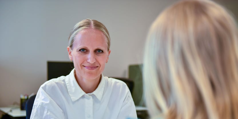 Elev får tilpasset opplæring og støtteundervisning av lærer.