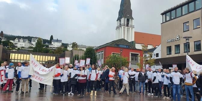 Bilde av streikande i Molde sentrum 19. september 2022
