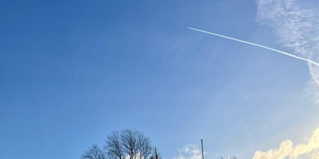 Flystripe på himmelen
