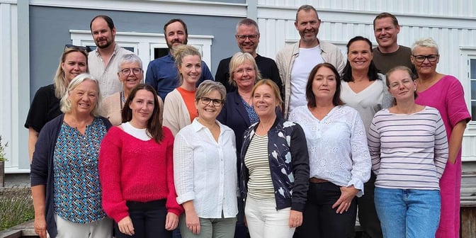 Gruppebilde av fylkesstyret og ansatte