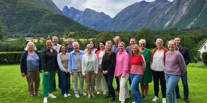 Gruppebilde av fylkesstyret og ansatte