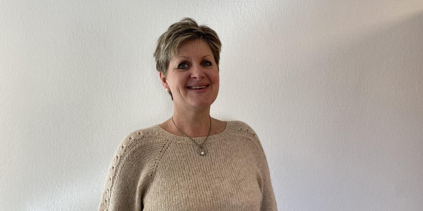 Kvinne avbildet i halvfigur