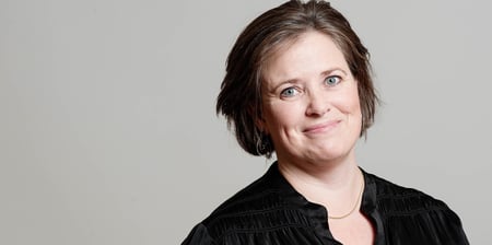 Portrettbilde av en smilende Hanne Rygg
