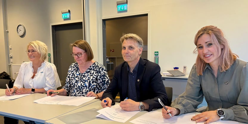 Fra venstre: Marit Solheim (Delta), Anne Green Nilsen (Fagforbundet), Jørn-Tommy Schjelderup (PBL) og Ann Mari Milo Lorentzen (Utdanningsforbundet) kunne alle smile fornøyd etter at de sent onsdag ble enige om årets tariffoppgjør i PBL.