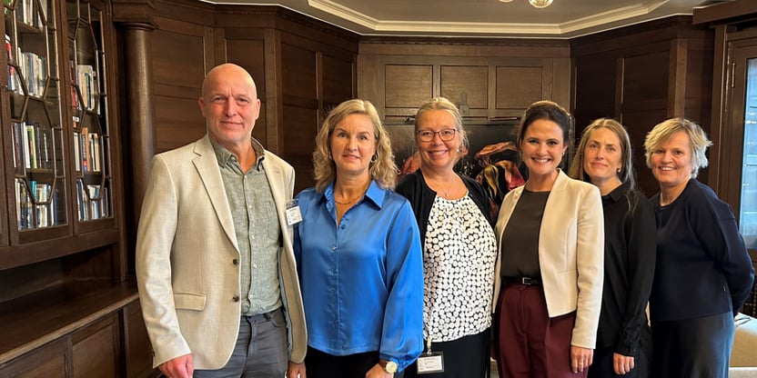 Styringsgruppen for IA-bransjeprogram barnehage møtte torsdag kunnskapsminister Kari Nessa Nordtun. På bildet sees: Trond Kalhagen, KS - Turid Buan Øfsti, Utdanningsforbundet, Siri Klevstrand, KS, Kari Nessa Nordtun, kunnskapsminister, Rakel Malene Solbu, prosjektleder - Kristin Voldsnes, Spekter v/Norlandia.