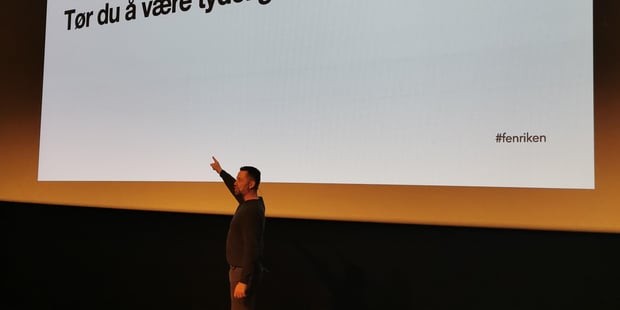 Geir Aker i Otta kulturhus. Foto: Silje Byrløkken