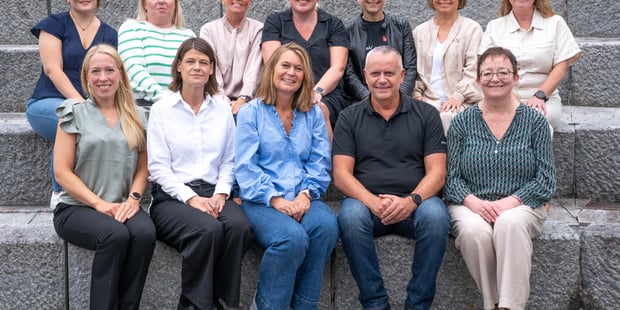 Bak fv: Astrid Frøiland (gsk), Monica Lill Eivik (bhg), Anne Faye (gsk), Karen Elisabeth Eikeland (gsk), Eva Sternhoff (vgs), Lisbeth Bakkevik (pensjonistrepresentant), Line Paasche (vgs)  Fremme fv: Silje Taraldsøy (nestleder), Elin F. Kjetland (lokallagsleder), Borghild Smedsrud (hovedtillitsvalgt gsk), Børge Børgesen (hovedtillitsvalgt bhg), Louise Kvitvang (FAS). Fraværende: Siv-Hilde Dalen (lederrepresentant)