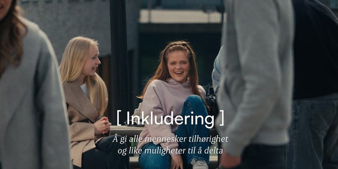 Illustrasjon som viser foreleser foran to studenter.
