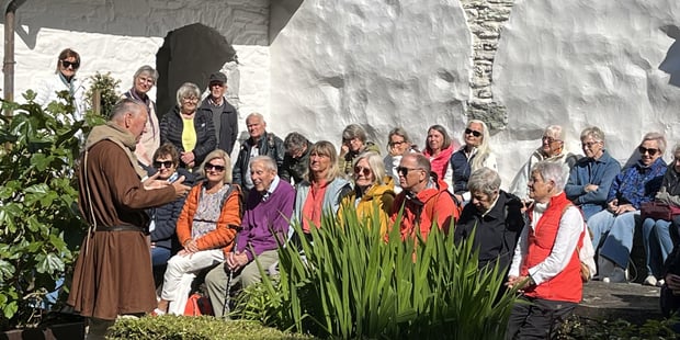 Pensjonistlaget i Utdanningsforbundet Stavanger er på besøk på Utstein Kloster