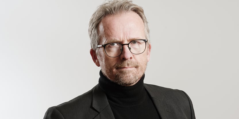 Nærbildet av Geir Røsvoll, leder i Utdanningsforbundet fra 01.01.24. Alvorlig, lukket munn.
