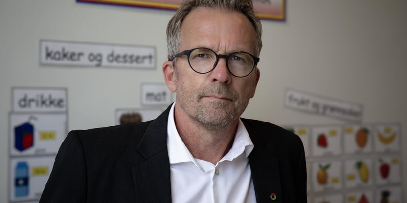 Nærbilde av en alvorlig Geir Røsvoll.