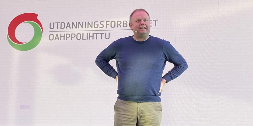 Mannsperson avbildet i halvfigur