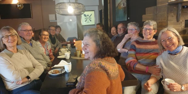 Ta deg ein kaffekopp saman med oss