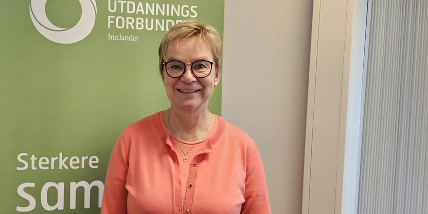 Bilde av Gry Rollag Føsker foran en grønn roll-up