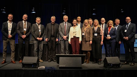 Gruppebilde av Nordiska Lärarorganisationers Samråd og de nordiske utdanningsministrene på Island mars 2025