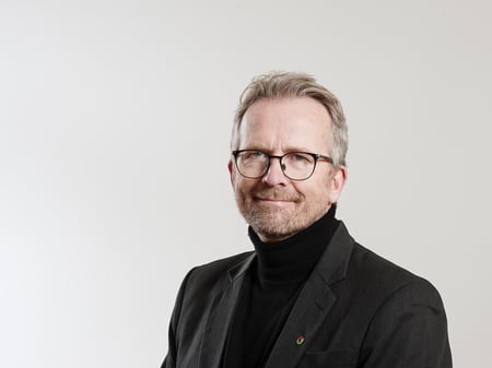 Nærbilde av Geir Røsvoll, leder i Utdanningsforbundet fra 01.01.2024. Smiler, lukket munn.