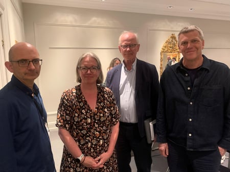 Bård Eirik Ruud og Marianne Lange Krogh ser mot fotograf. De ser ganske fornøyd ut.