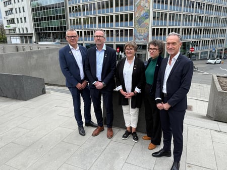 Forhandlingslederne ved oppstart av lønnsoppgjøret 2025 i KS-området. Fra venstre Trond Ellefsen, YS, Geir Røsvoll, Unio kommune, Mette Nord, LO Kommune, Tonje Leborg, Akademikerne, og Tor Arne Gangsø, KS