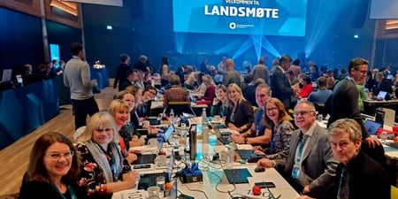 Landsmøtedelegasjonen fra Agder i landsmøtesalen.
