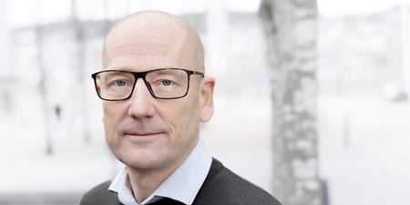 Bilde av hodet til en streng Steffen Handal. 
