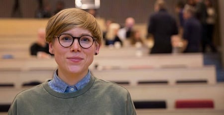 Elise Farstad Djupedal i forelesningssal. FOTO.