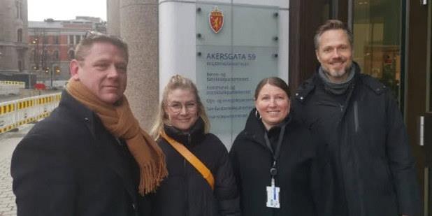 Foto av Unio-delegasjon: Roar Fosse, Iril Myrvang Gjørv, Guro Elisabeth Lind og Andreas Christensen.