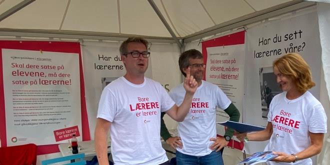 Bilde der Vemund Jensen, Eskil Berggren og Anne Cathrine Fodstad står på stand. Vi ser dem i halvfigur.