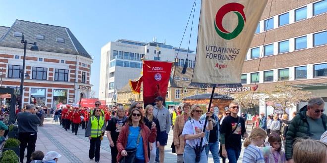 1. mai tog. Vi ser fana til Utdanningsforbundet Agder