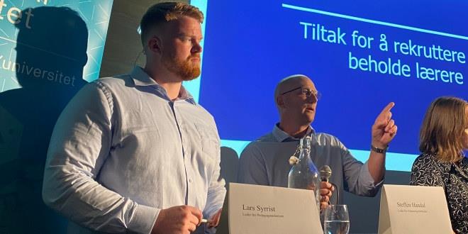 foto av lederen av pedagogstudentene Lars Syrrist sammen med lederen for Utdanningsforbundet Steffen Handal under en debatt under Arendalsuka om hordan man best kan rekruttere og beholde lærere i skolen