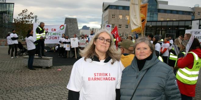 Bildet viser streikeleder i Utdanningsforbundet Bodø, Elisabeth Tobiassen og nestleder i Nordland, Karen Strandenæs