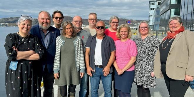 Foto av gruppe med mennesker