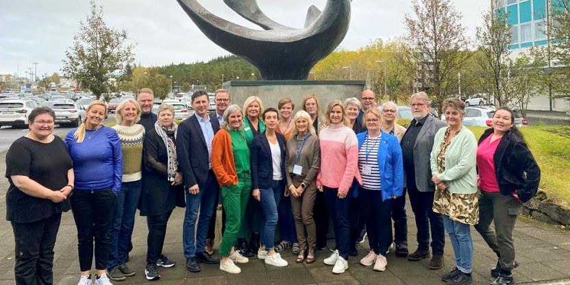 Foto av alle deltakere på NLS lederforum 2023. 