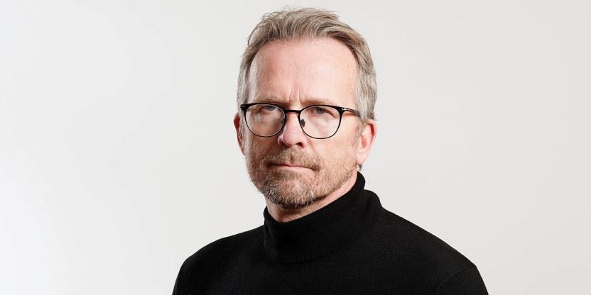 Bilete er av Geir Røsvoll, leiar i Utdanningsforbundet. Han har svart genser, og berre hovudet vises.